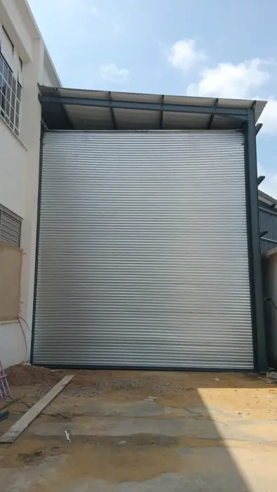 Tall industrial roller door
